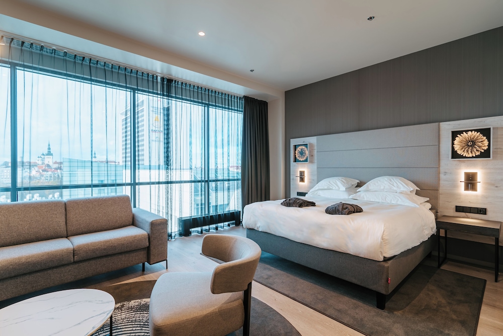 Suite, King Bed, City Side, Sofa