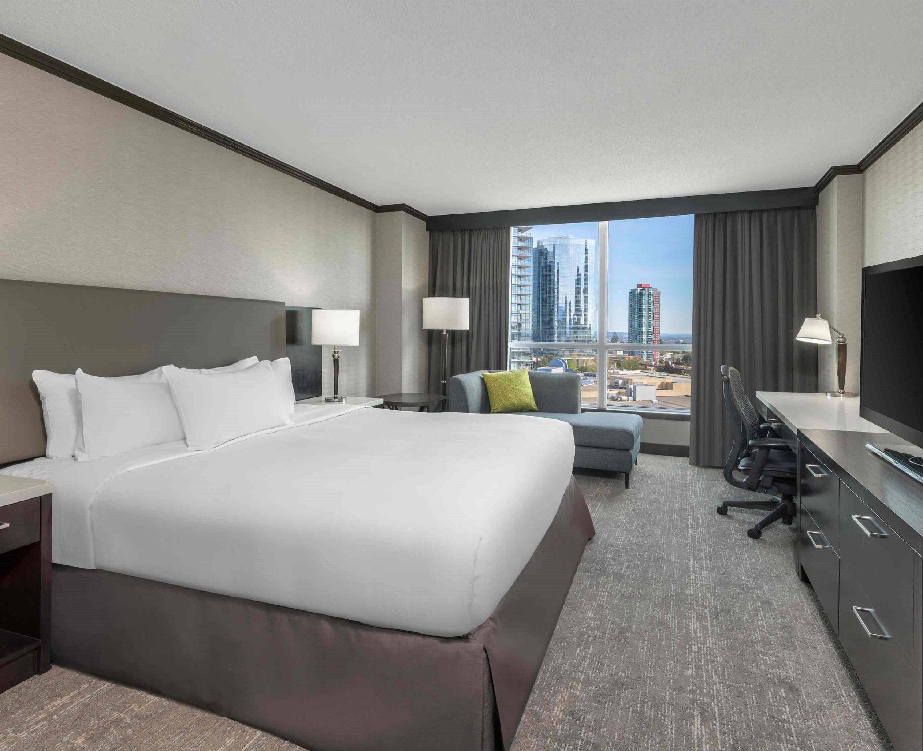 DELUXE, KING BED, CITY VIEW, HIGH FLOOR