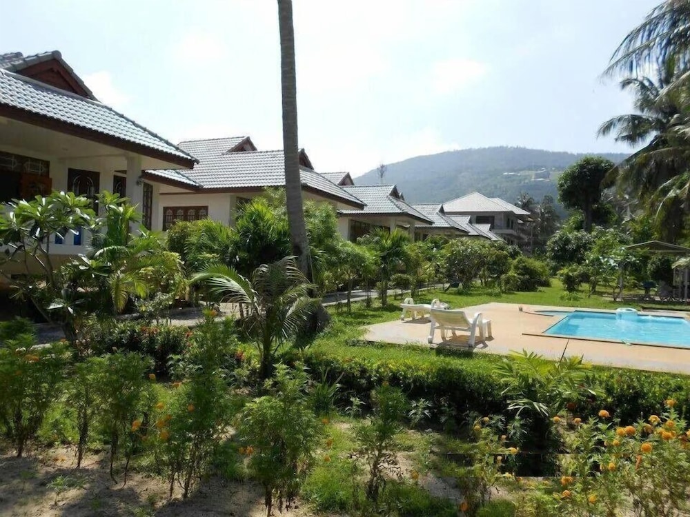 Krisada Beach Resort 50/56