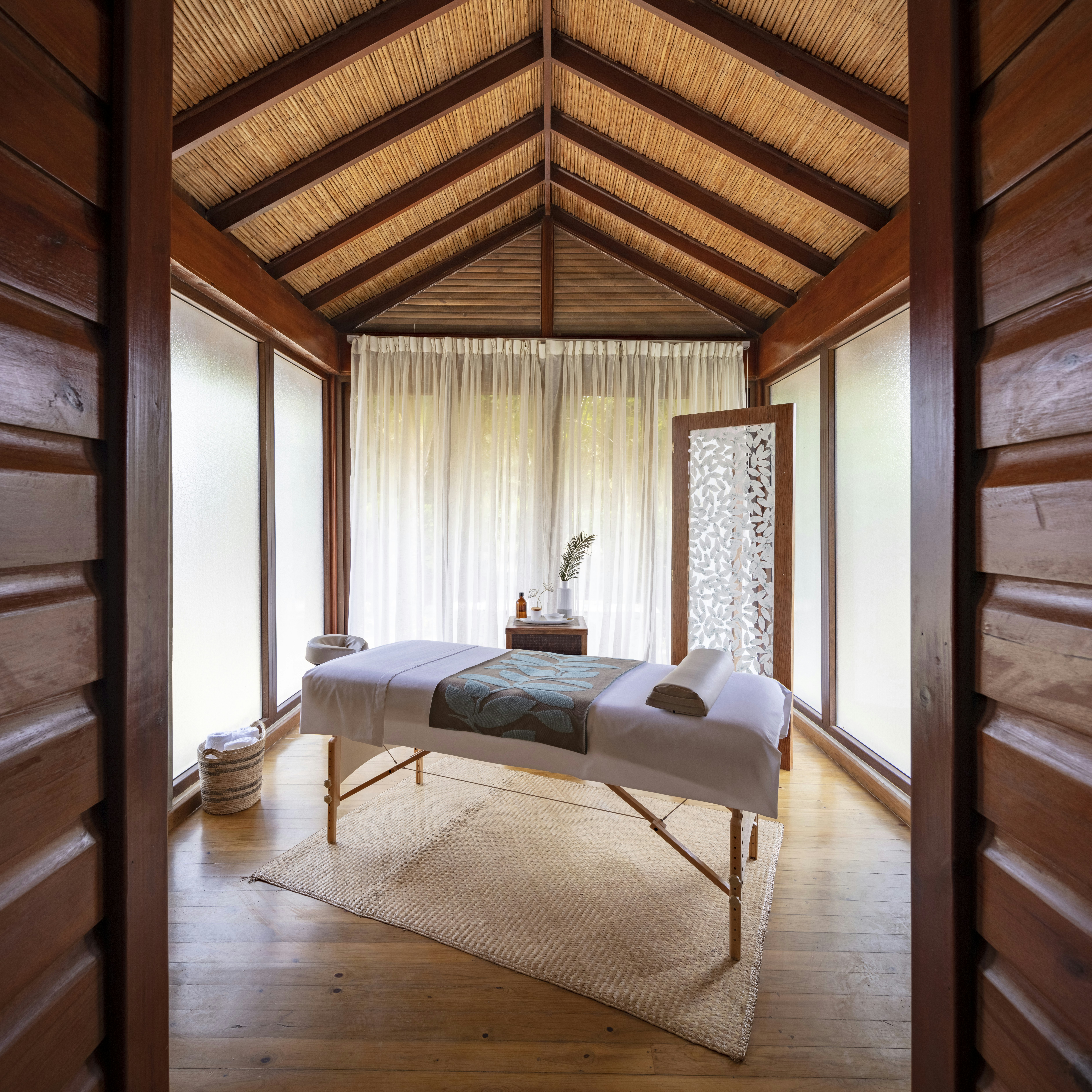 Indura Beach & Golf Resort Curio Collection by Hilton 16/50