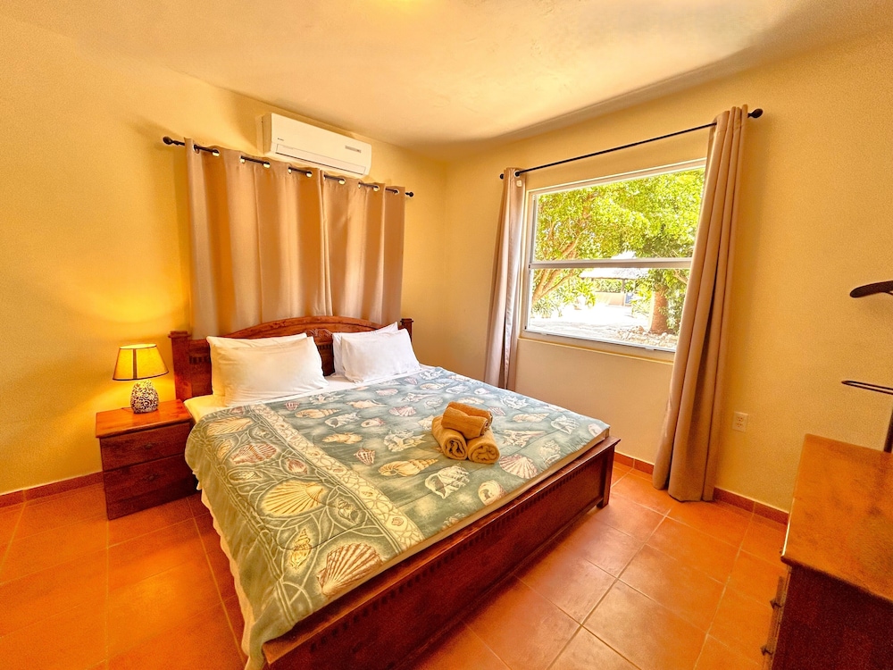 3 BEDROOMS, BUNGALOW, GARDEN VIEW