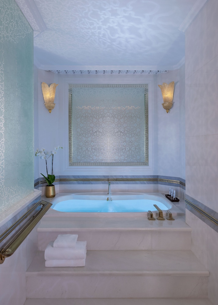 swimming pool spa