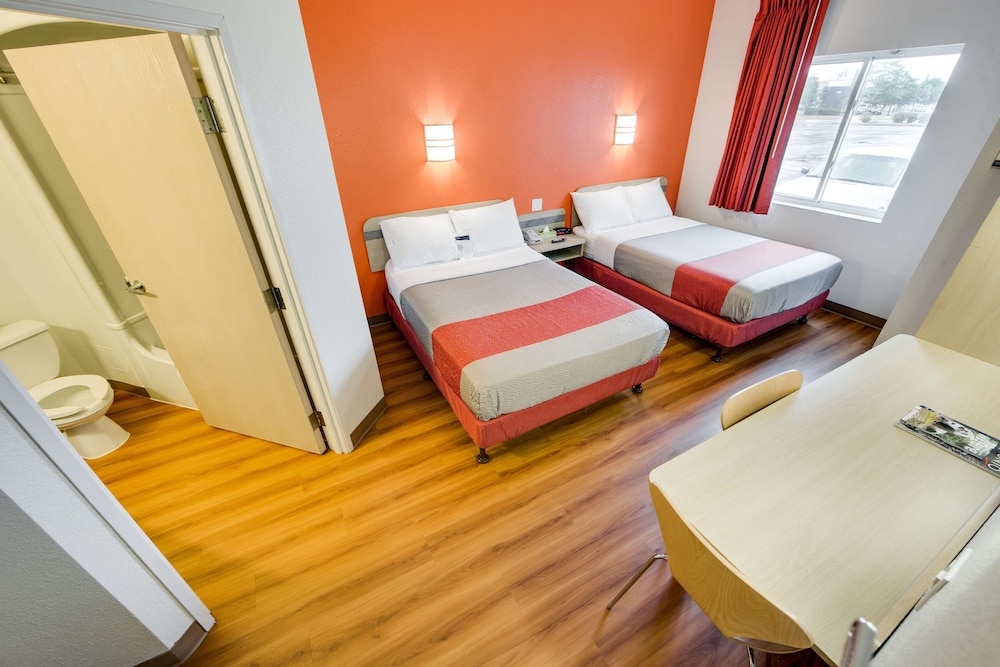 Motel6 Brampton, ON - Toronto 11/33