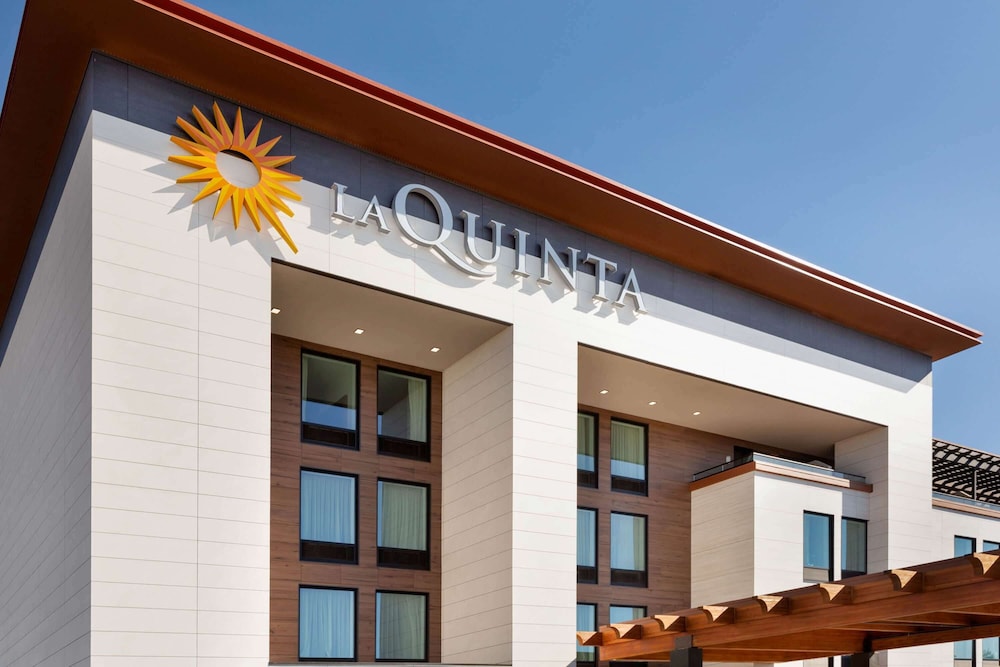 La Quinta Inn & Suites by Wyndham Santa Rosa Sonoma 2/46