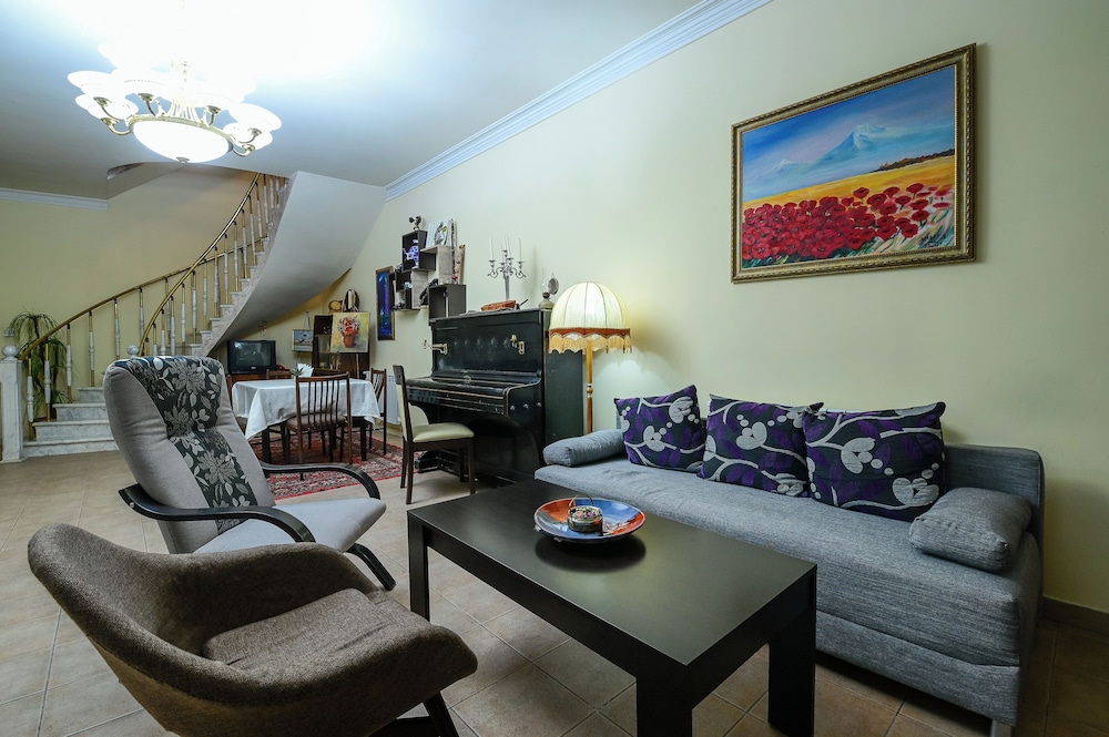 Mia Casa Hotel 25/50