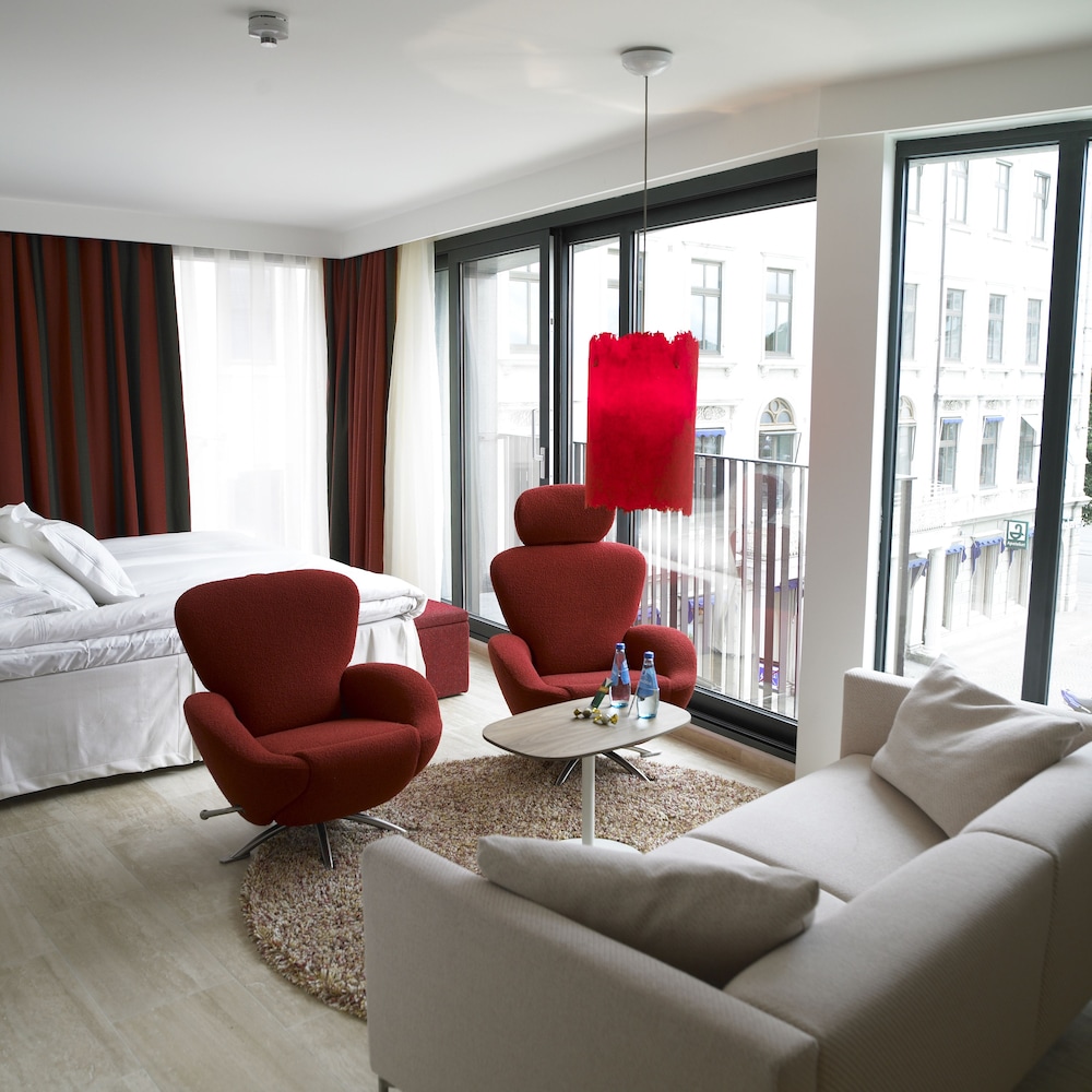 Avalon Hotel 32/48