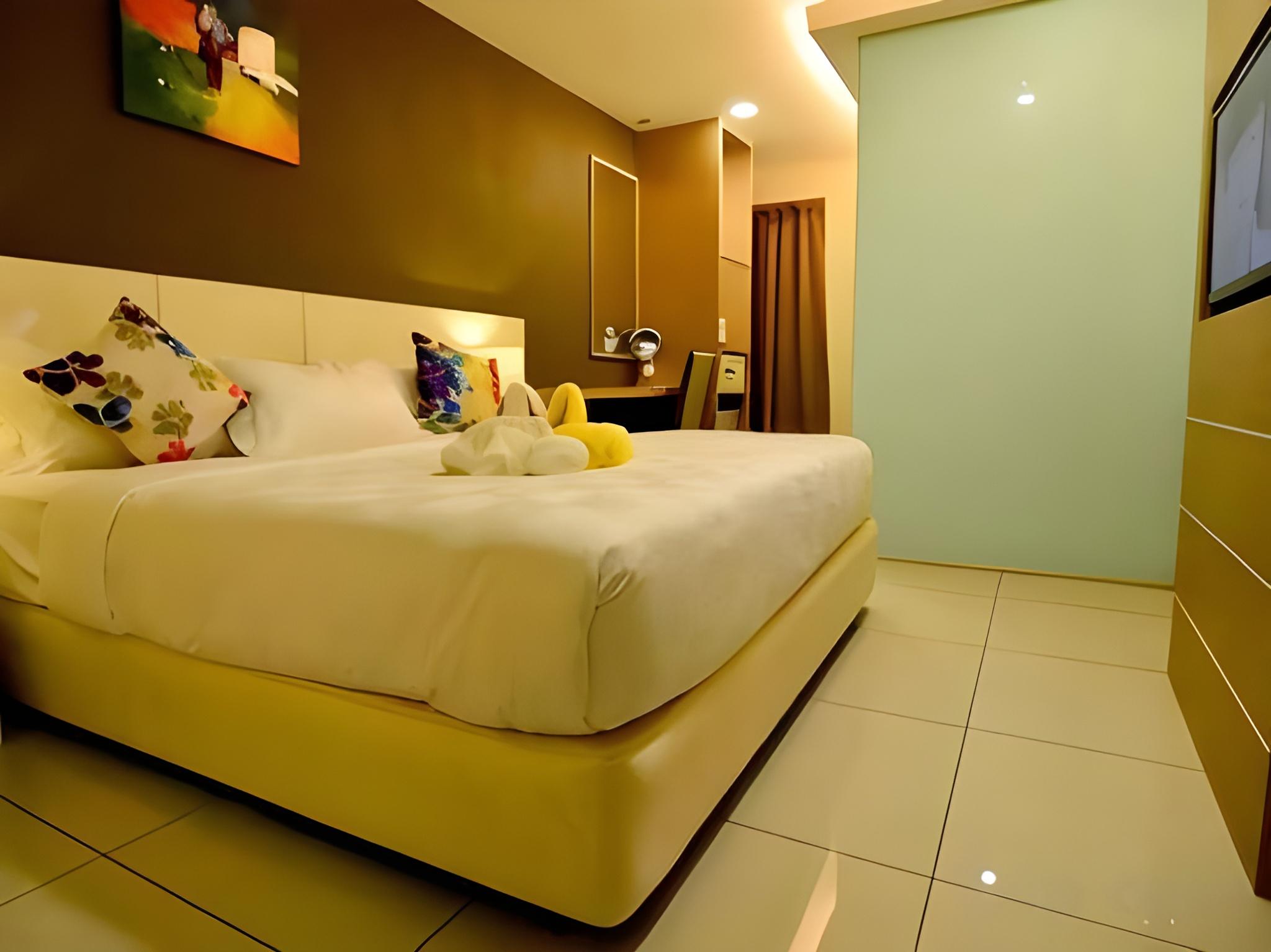 Standard, Queen Bed, No Window