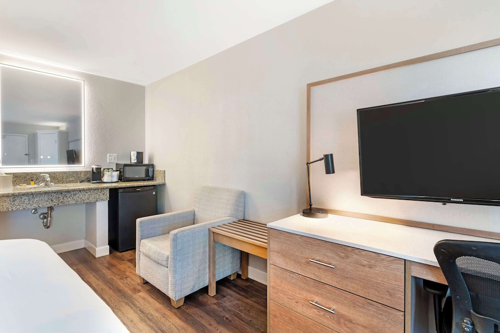 Best Western Plus Rancho Cordova Inn 56/63