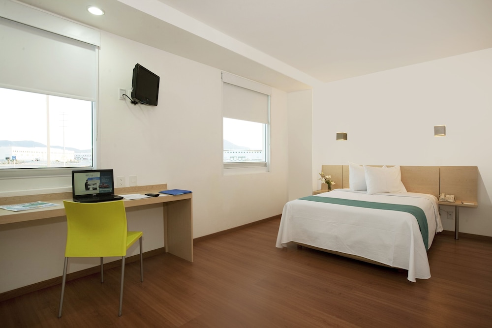 Standard, Queen Bed