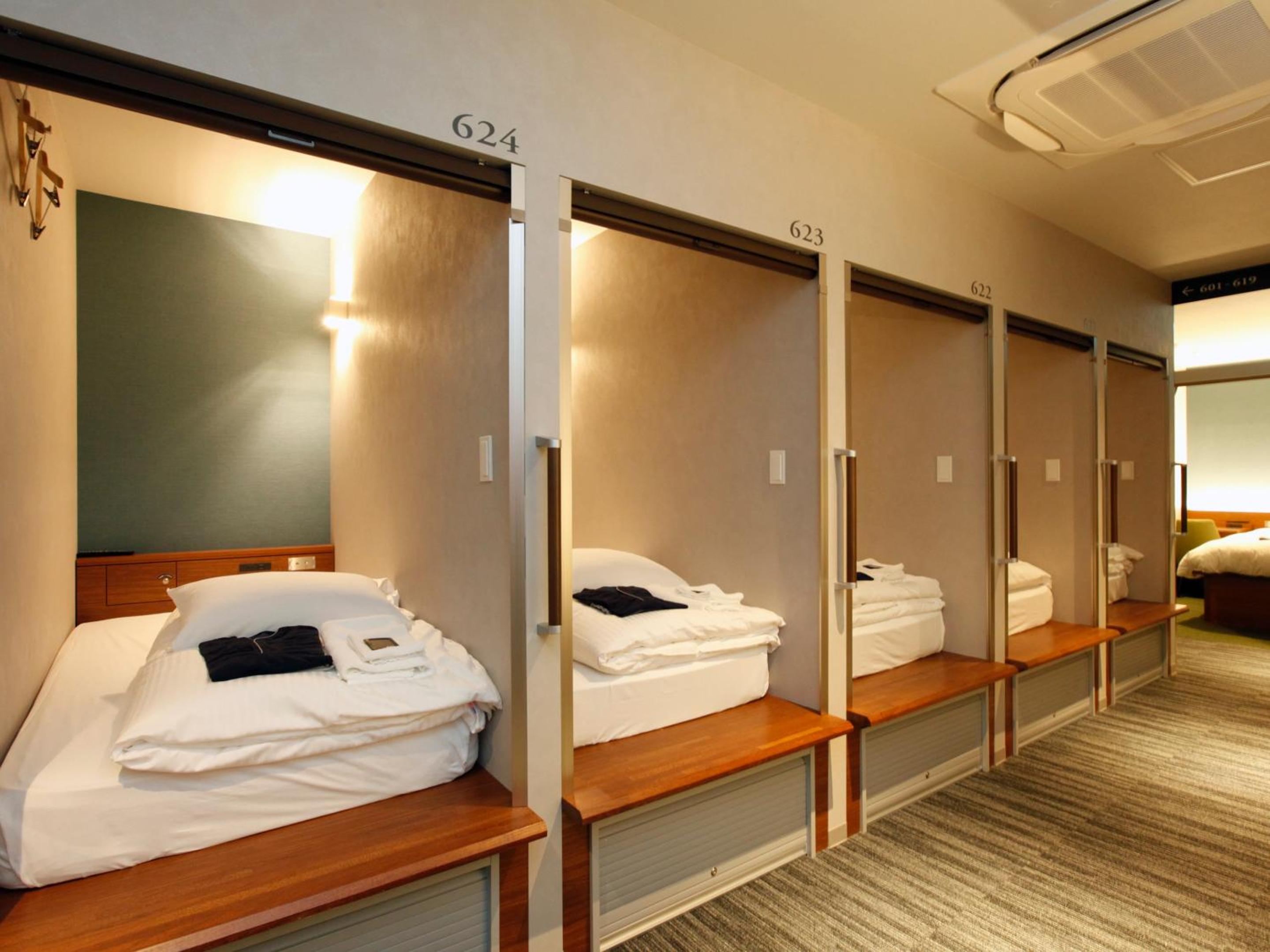 Capsule, Male Dorm, Standard