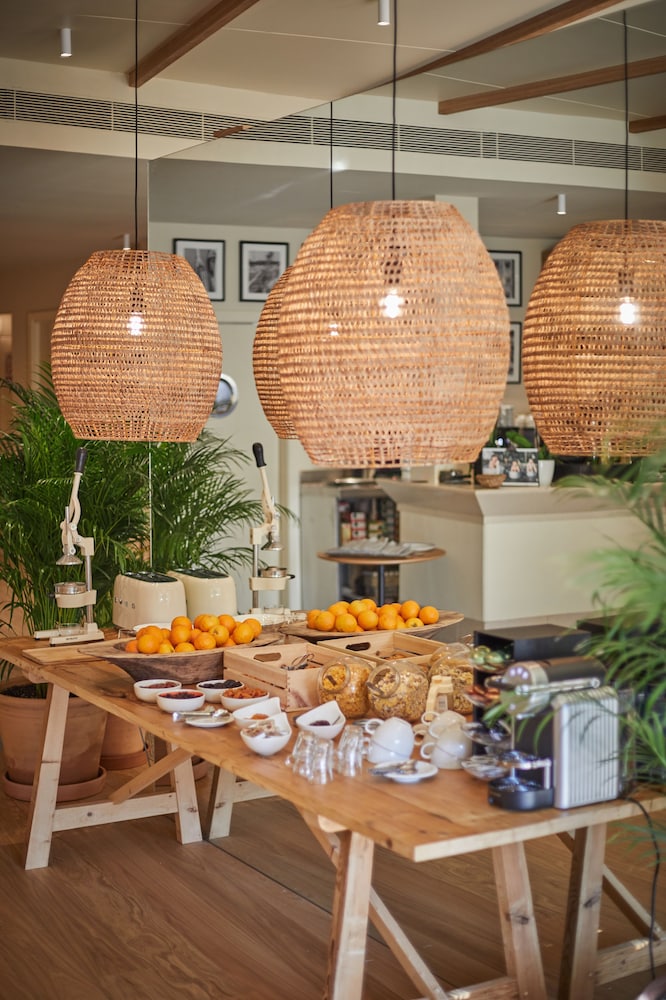 Mon Boutique Hotel 52/64