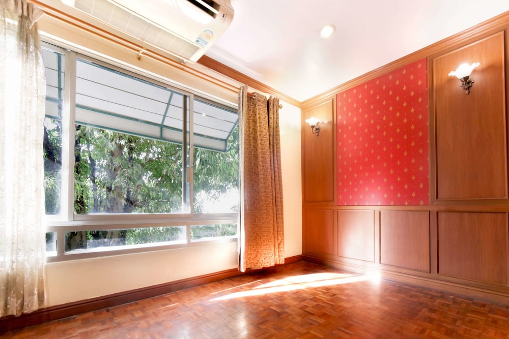 Royal Ivory Nana Hotel 19/36
