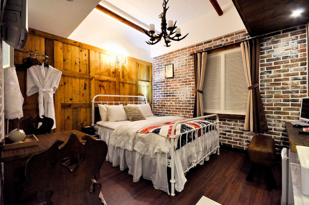 February Hotel Hwanggeum 40/93