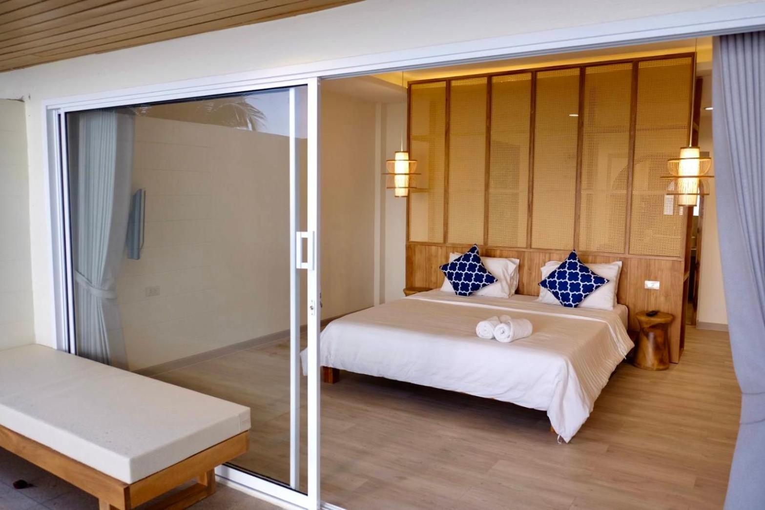Premium, Beach Front