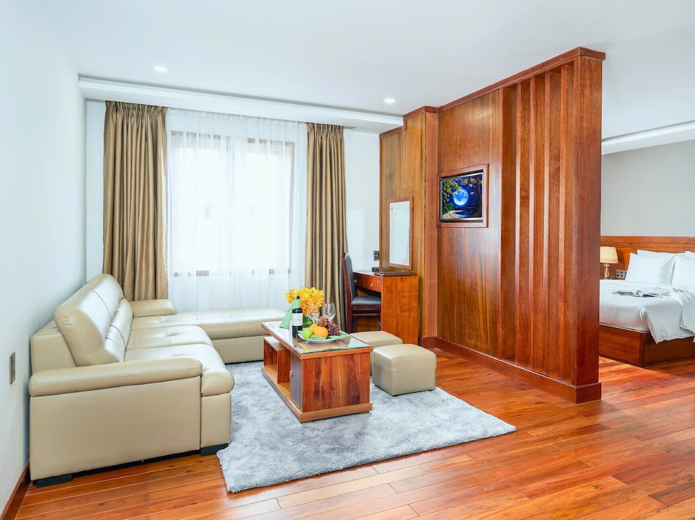 Sunny Ocean Hotel & Apartment 53/71