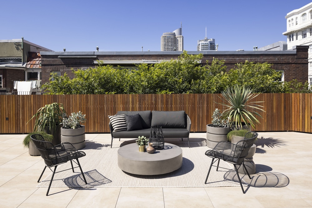 Regents Court Apartments 46/50