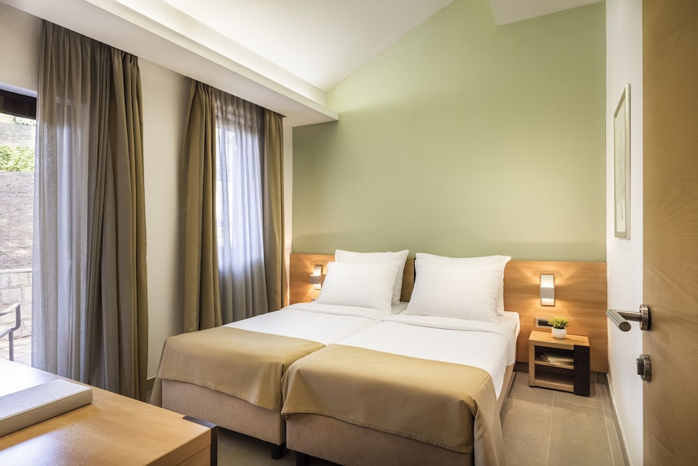 MULTIPLE BEDROOMS, APARTMENT
