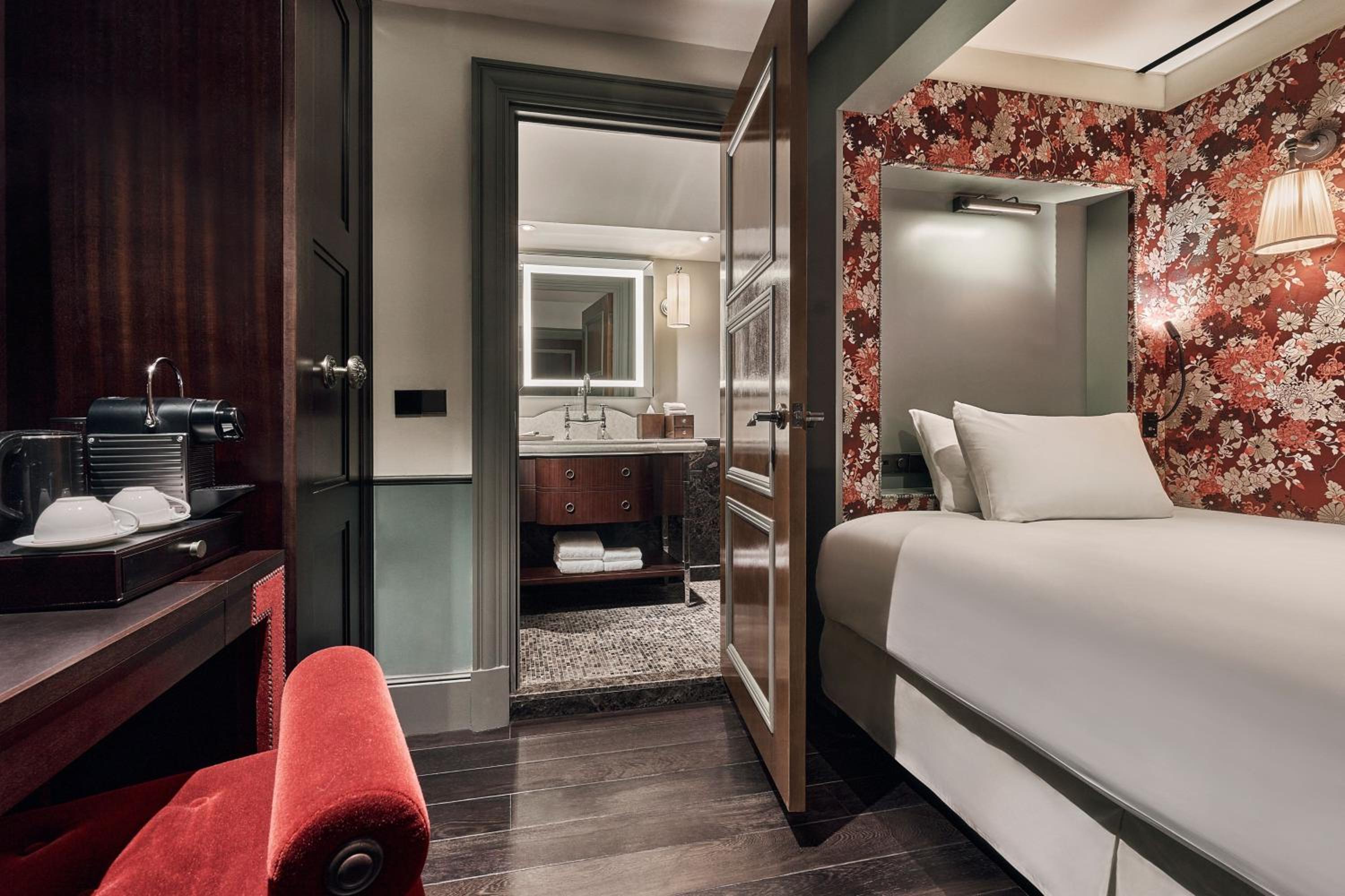 Guest Room, Petite, Single, Single Bed, No Window, Club Lounge Access, Small