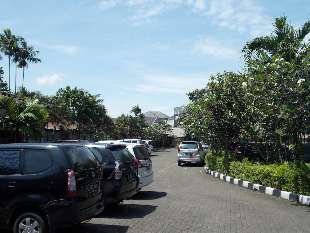 Puri Jaya Hotel (ex NIDA Rooms Cempaka Senen Market) 38/41