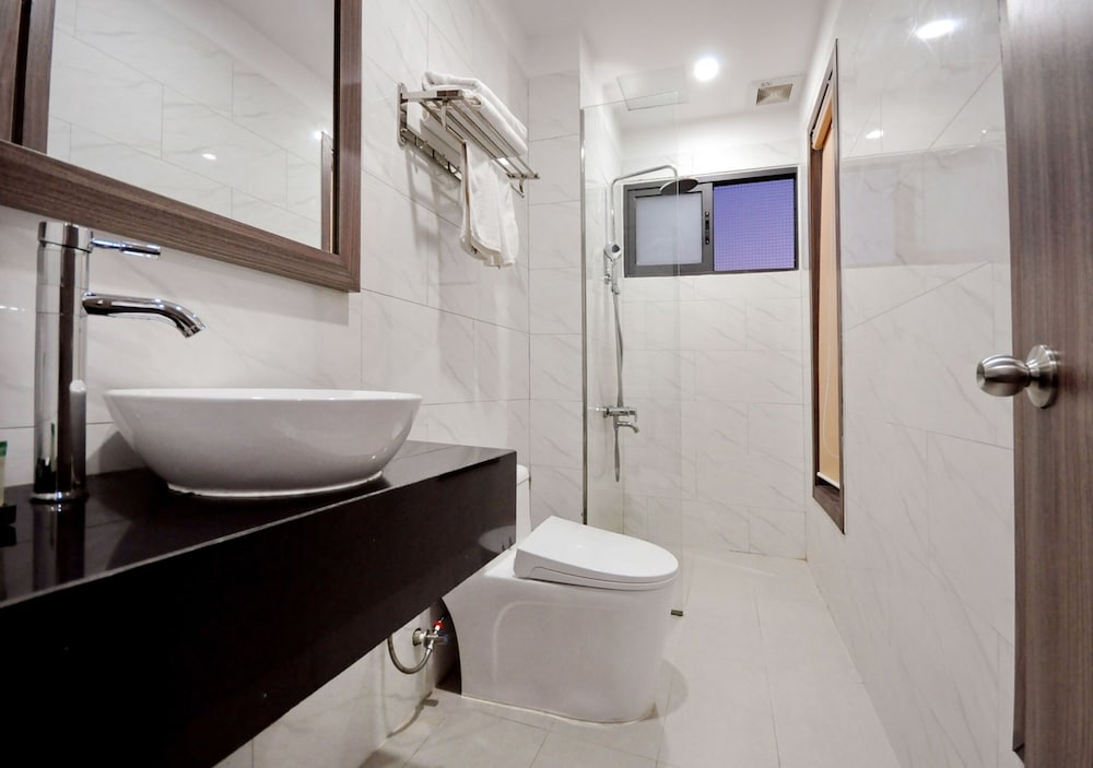 Mega Light Hotel 41/43
