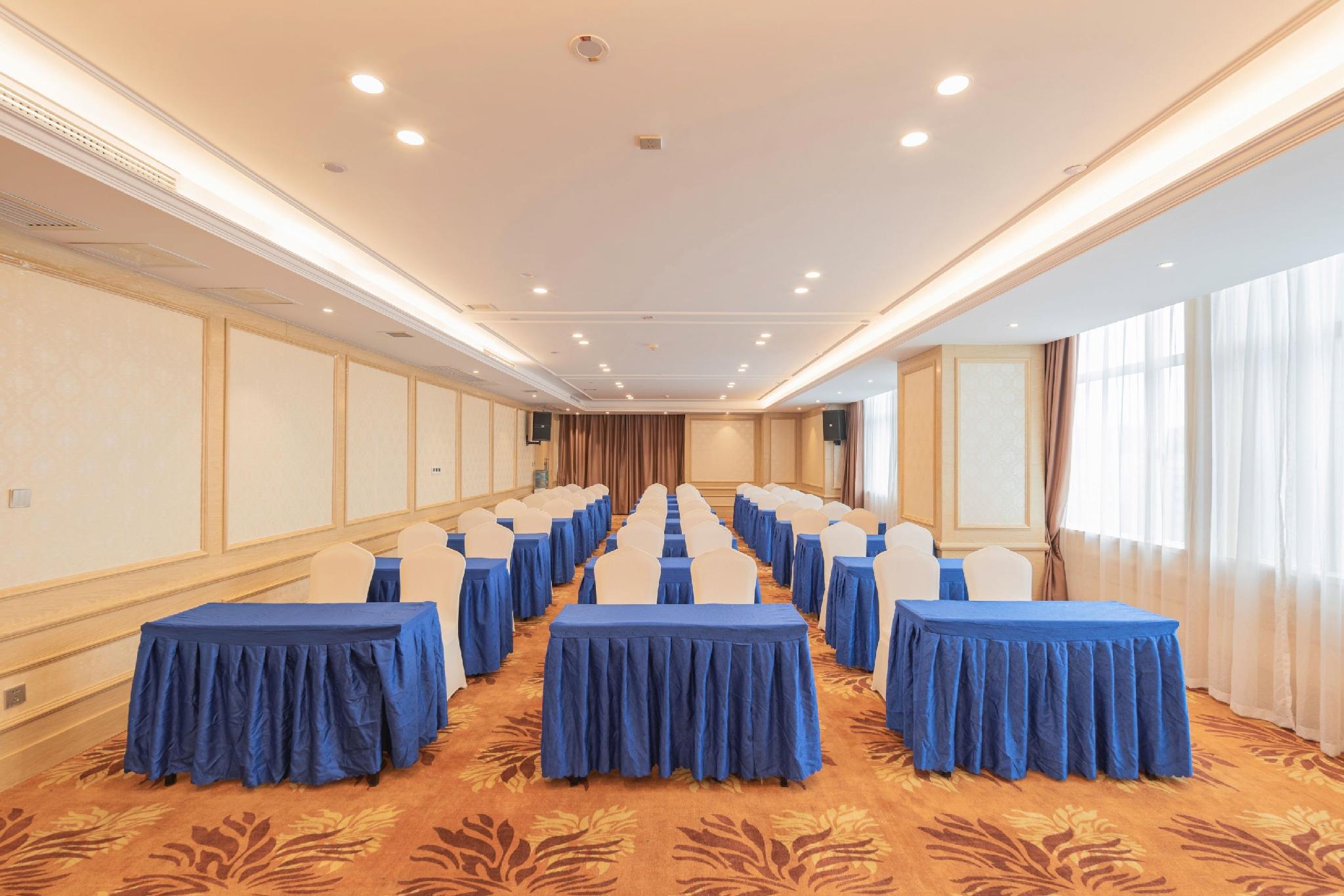 Vienna Hotel (Qujing Railway Station) 42/46