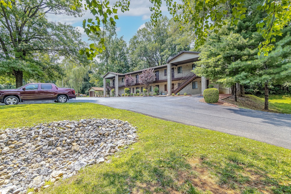 Affordable Corporate Suites - Roanoke 45/50