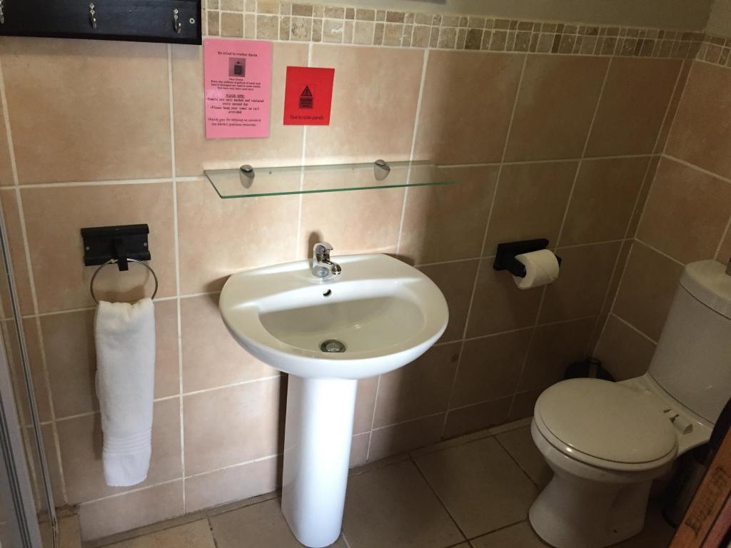 Travellers Nest Guesthouse 83/93