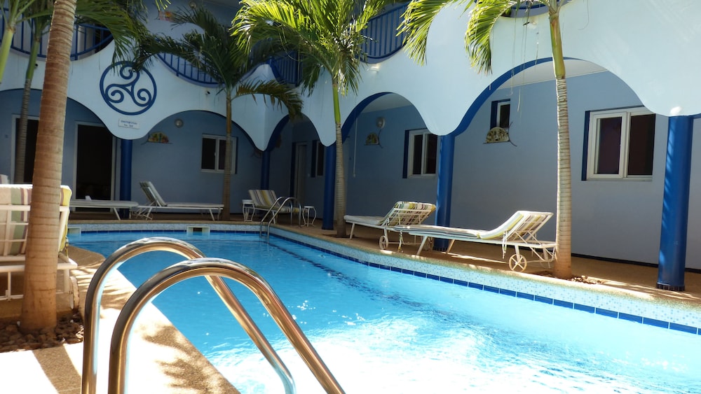 L Hacienda 22/30