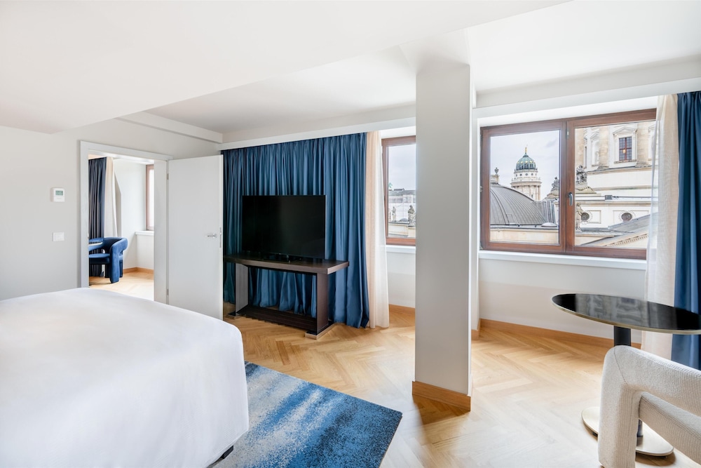 Junior Suite, Executive, King Bed, Dome View