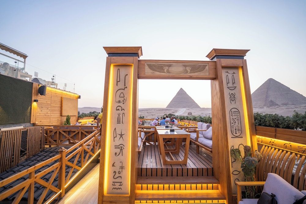 Great Pyramid Inn 1/50