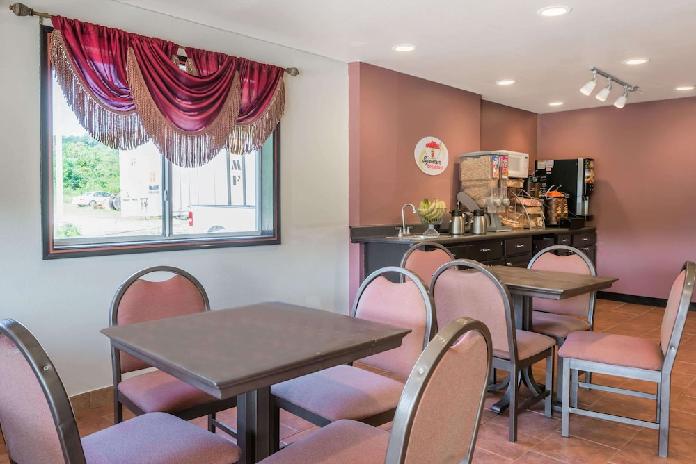 Super 8 by Wyndham Pittsburgh/Monroeville 35/47