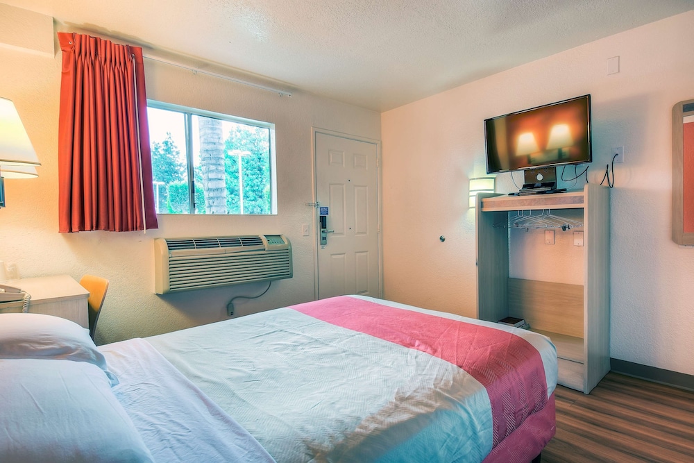 Motel6 Chino, CA - Los Angeles Ontario 20/38