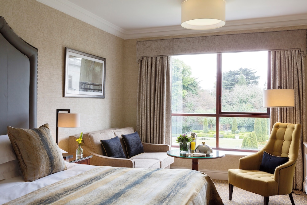 Deluxe, King Bed, Fountain View