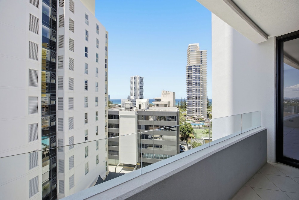 Aria Apartments 2/76