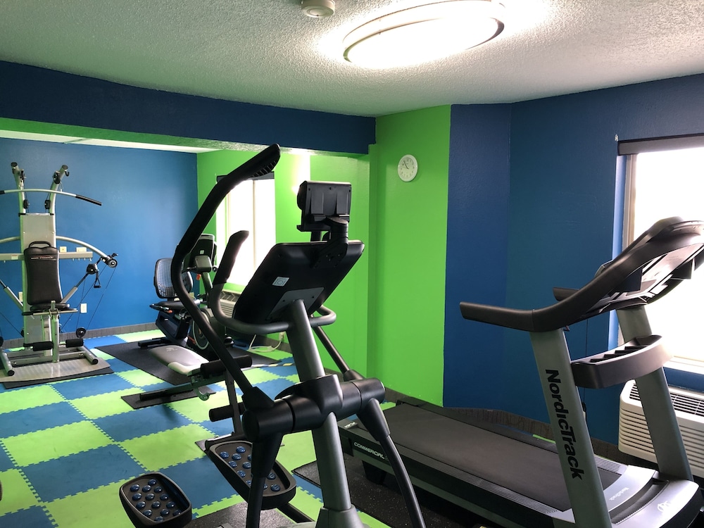 La Quinta Inn & Suites by Wyndham Minneapolis Northwest 28/39