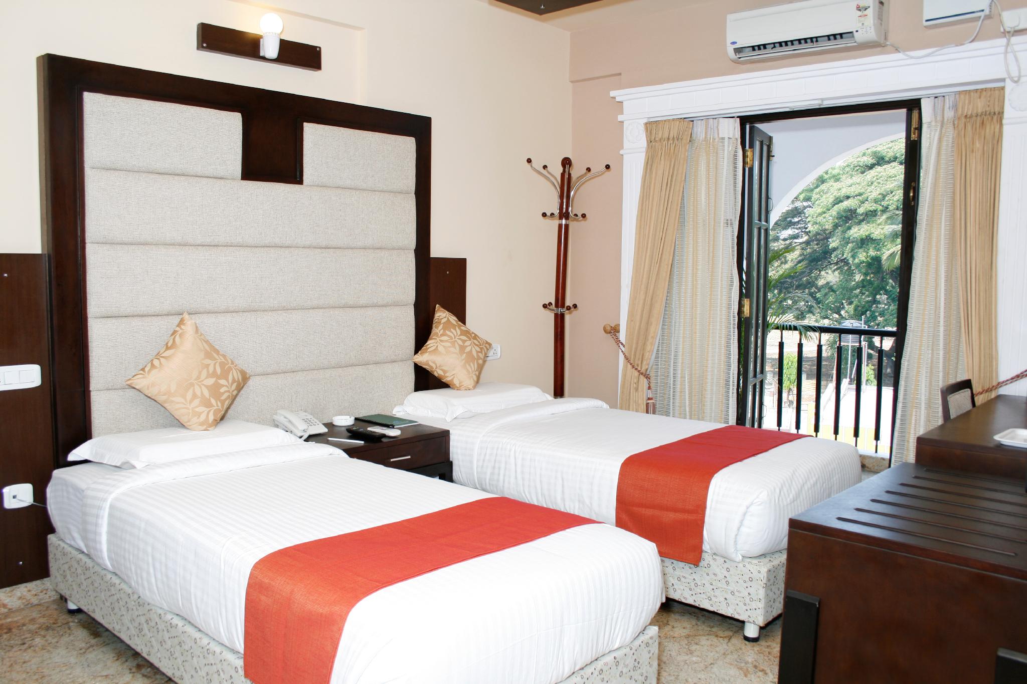 CRYSTAL PARK INN 18/25