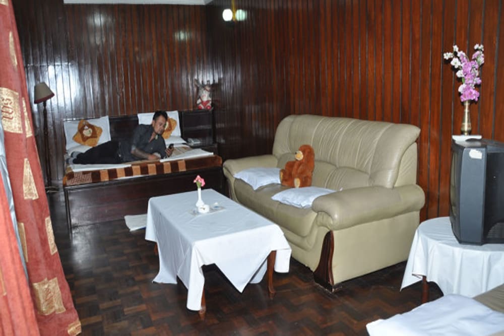 Hotel Atithi 6/8
