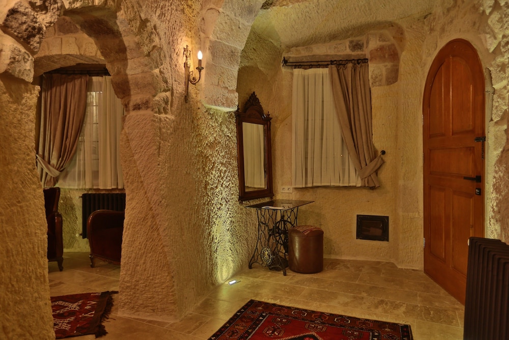 Acropolis Cave Suites 26/50