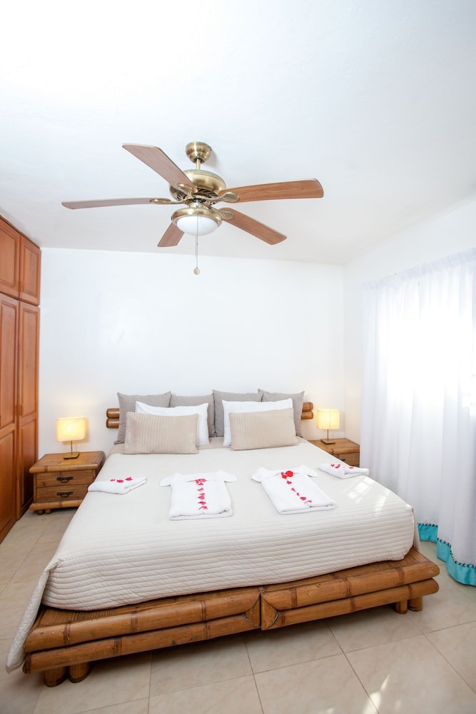 Los Corales Beach Village 43/73