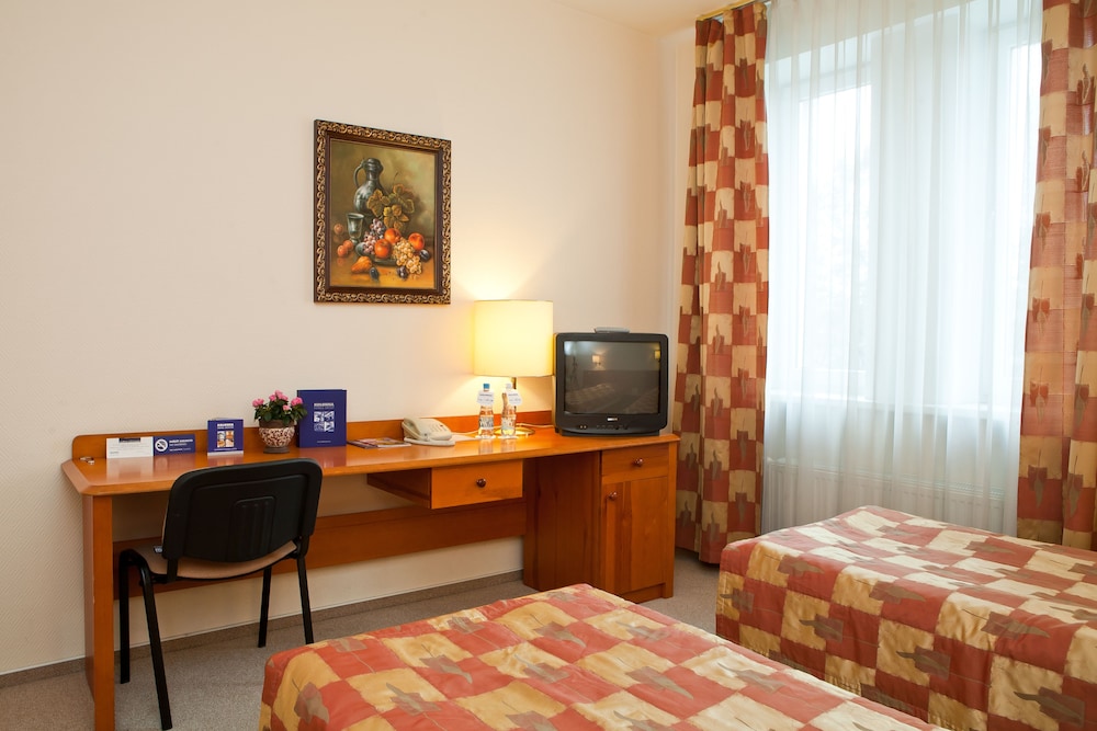 KOLONNA HOTEL BRIGITA 36/48