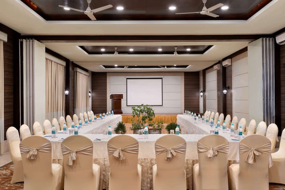 Ramada By Wyndham Mussoorie Mall Road 41/48