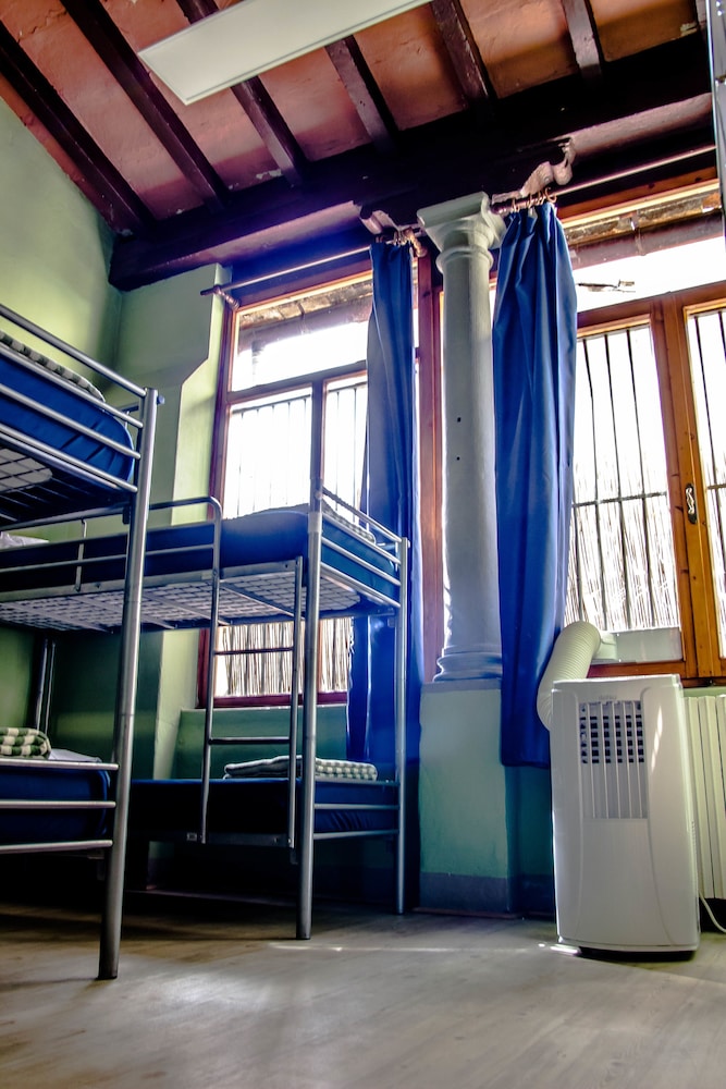 Hostel Santa Monaca 3/50