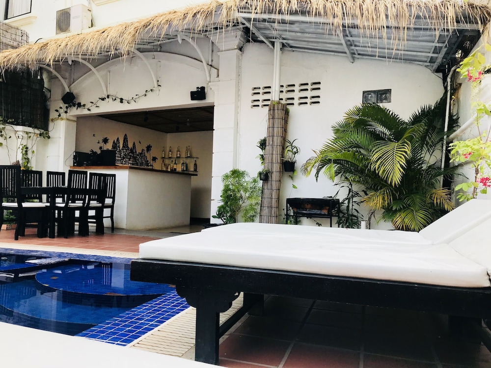 Champey Villa 8/44