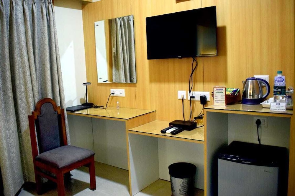 HOTEL RADHIKA REGENCY 41/50