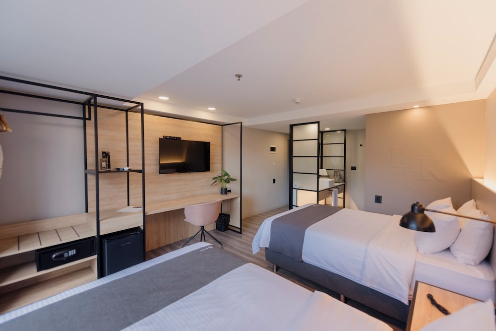LETTERA HOTEL 13/50