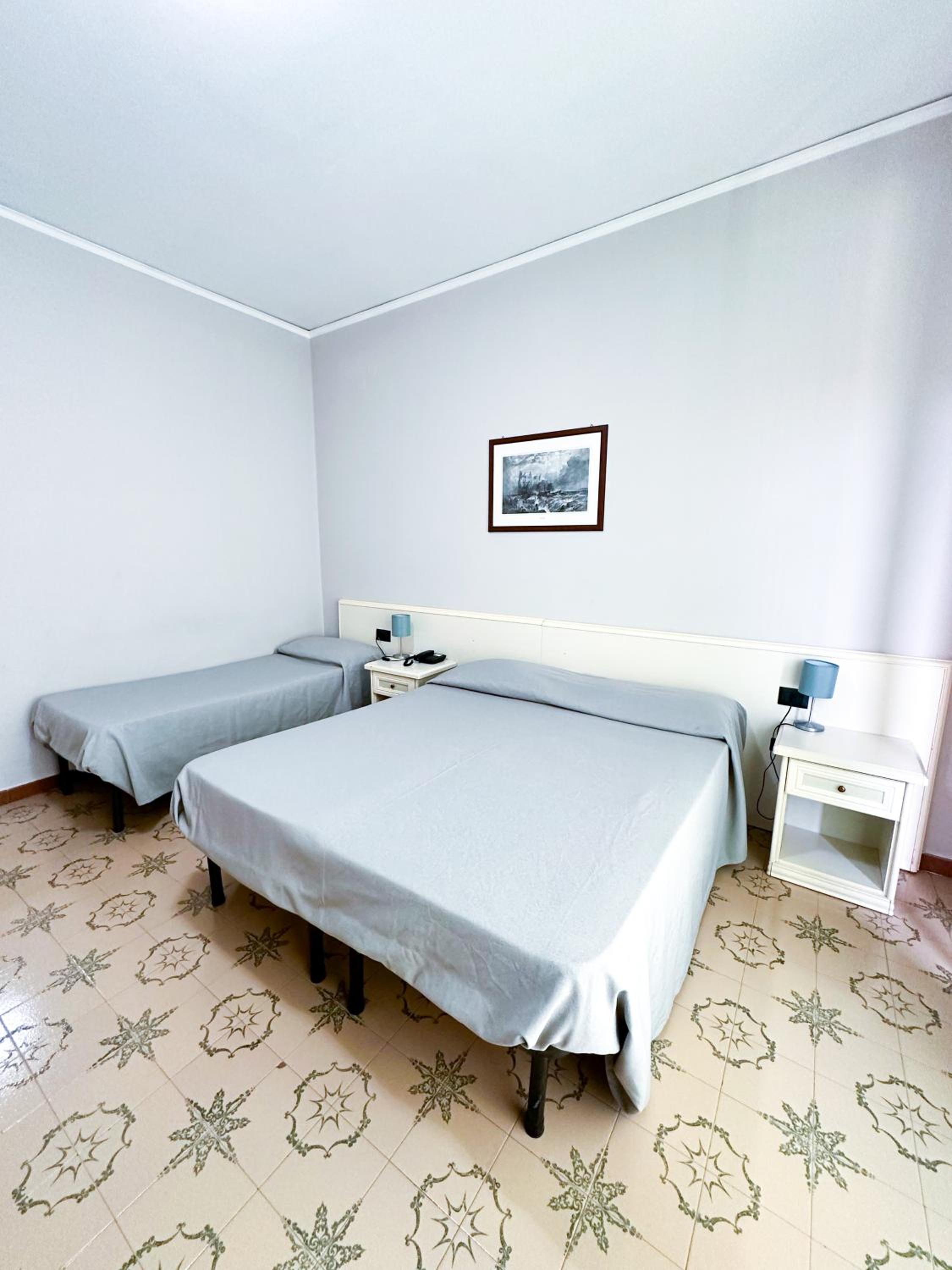 ROOM, TRIPLE