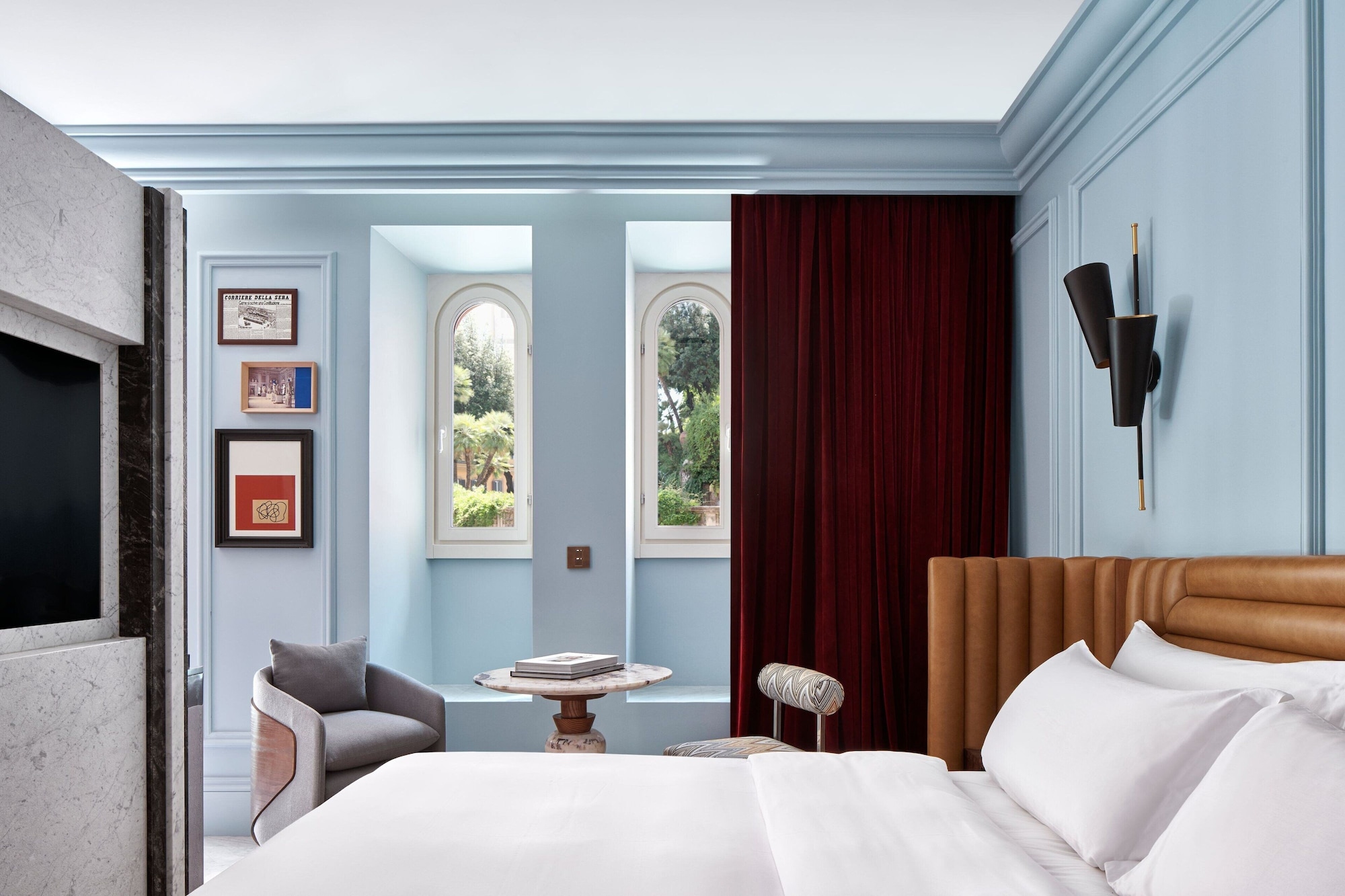 DELUXE, KING BED