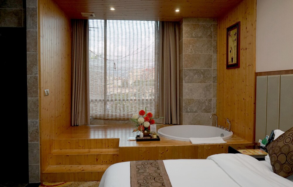 Jun Chen Health Hotel 33/34