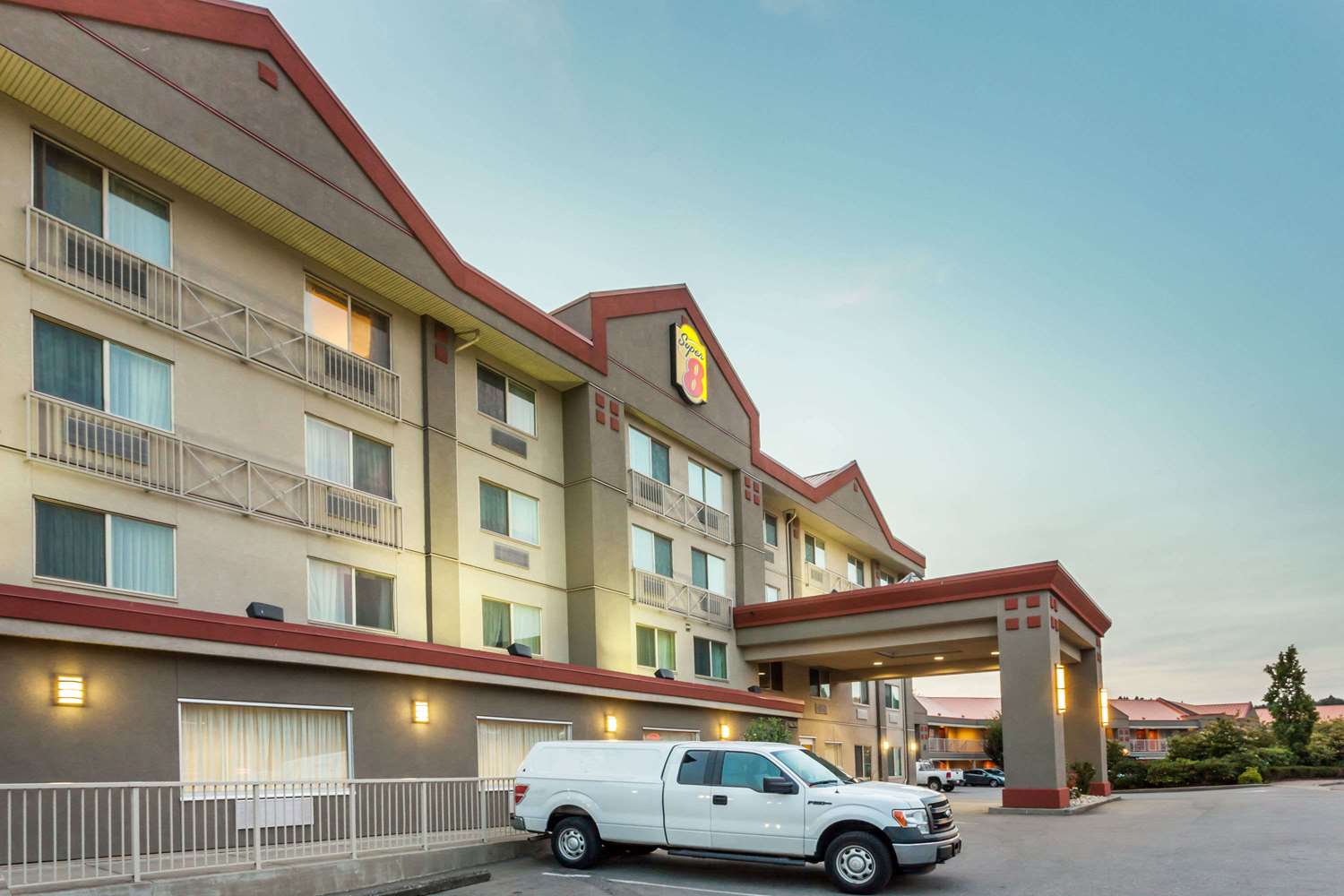 Super 8 By Wyndham Abbotsford Bc 16/16