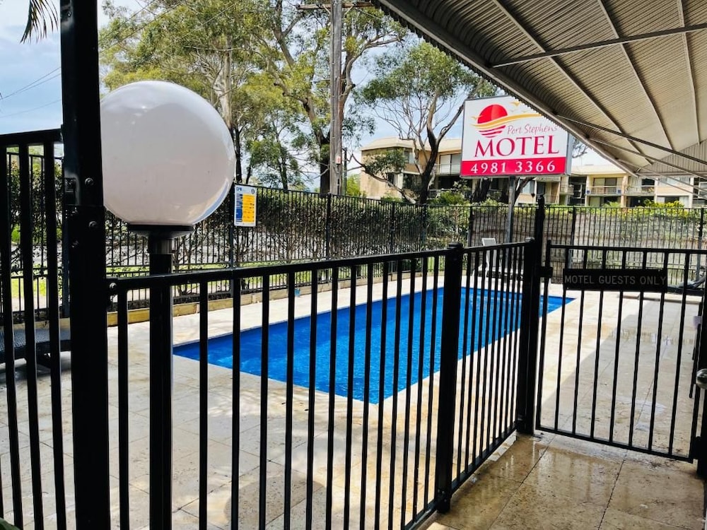 Port Stephens Motor Lodge 10/45